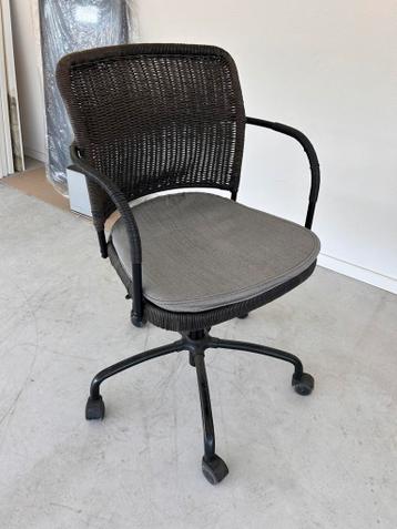 Ikea bureaustoel met wielen en armleuningen