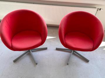 Gratis -Set van 2 rode draaibare fauteuils