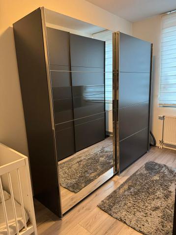 Gratis mee te nemen: moderne kledingkast van Goossens