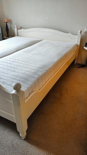 Gratis bed 160x200 incl matrassen