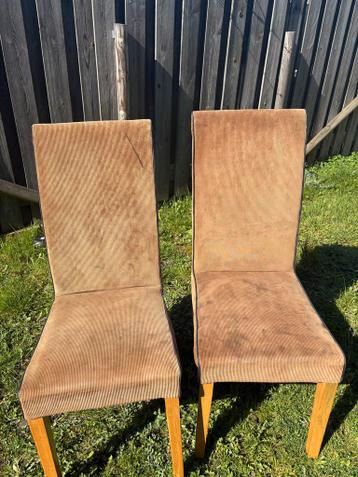 5 gebruikte stoelen, ribstof, bruin