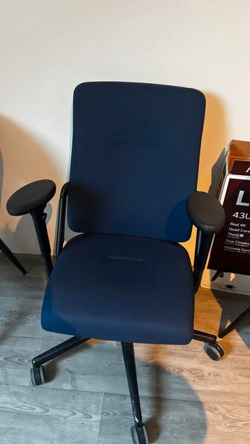 Donkerblauwe bureaustoel