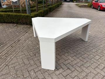 Gratis af te halen: unieke eettafel