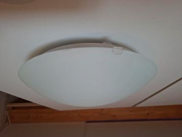 Witte plafonnière