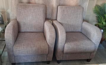 2 nog hele leuke goede  stoelen gratis