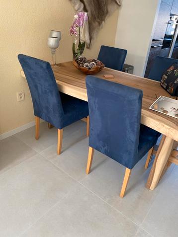 Gratis 4x eettafel stoel (velours)