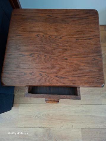 Massief houten bijzettafel met lade en opbergvakken