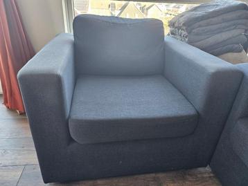 3 zitsbank en 2 stoelen