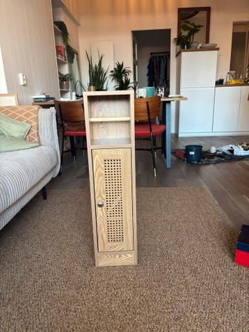 Wc rol kastje / smal badkamerkastje met rotan deur