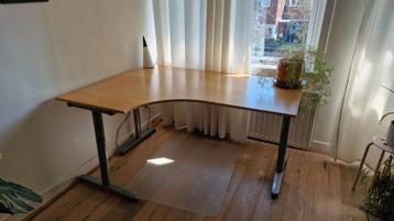 IKEA Hoekbureau - Ruim en Functioneel Werkplek