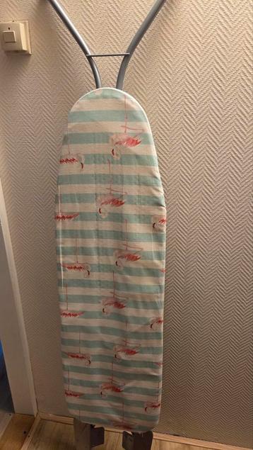 Gratis strijkplank met flamingo hoes