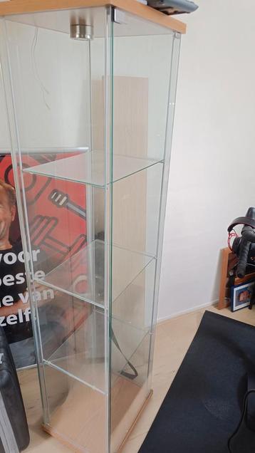 Gratis Glazen Vitrine kast 162x36,5x42,5 cm