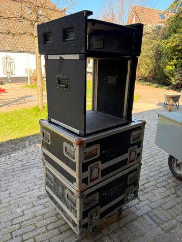 2 stolp flightcases en 2 tunnels