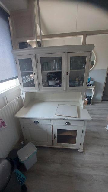 Buffetkast met opknapbeurt nodig - 121x180cm