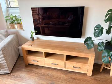 Gratis tv-kast (ophalen voor 1 april)