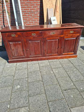 Houten dressoirkast met lades en deuren