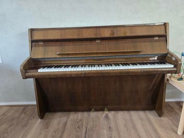 Bruine klassieke piano