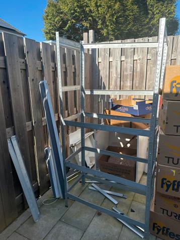 IJzeren stellingkast gratis