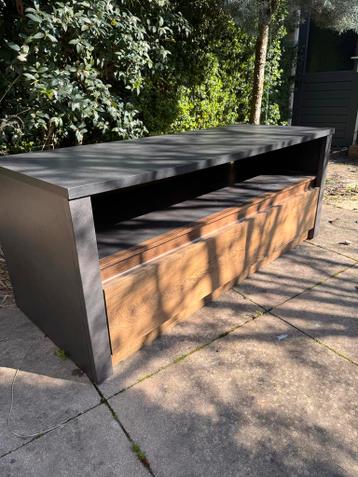GRATIS Modern tv-meubel met opbergruimte - 130x53x53 cm