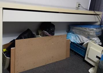 Wie wil deze kaptafel,met lade. is gedemonteerd.