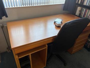 GRATIS - Amstelveen - bureau (& stoel)