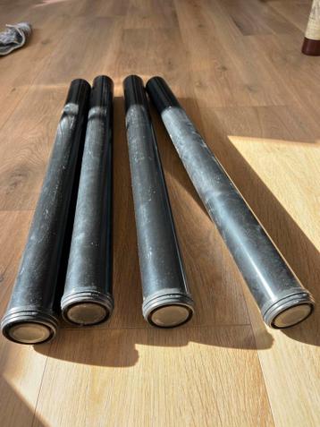 Vier zwarte tafelpoten (IKEA), gratis