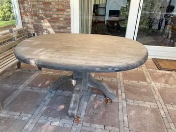 GRATIS af te halen: Robuuste houten tuintafel - Ovaal