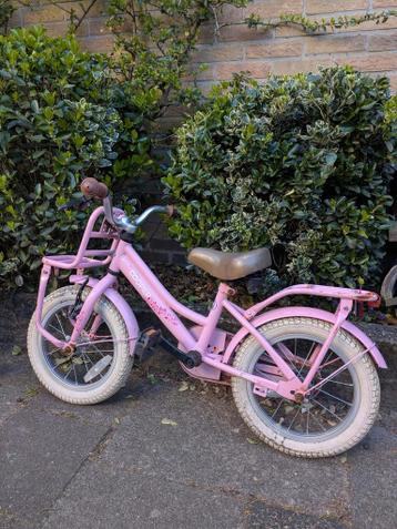 Roze kinderfiets - Opknapper met lekke banden en roest