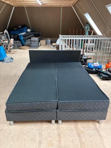 Gratis boxspring 210x160 cm met hoofdbord