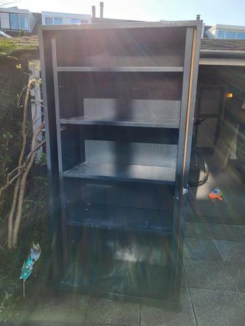 Metalen kast met 1 roldeur - gratis af te halen