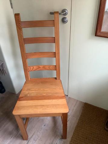 2 Houten stoelen