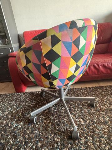 Kleurrijke bureaustoel