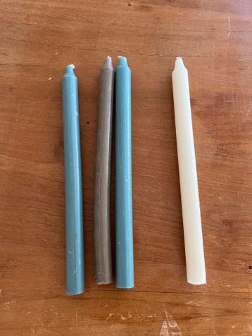 Vier kaarsen in verschillende kleuren