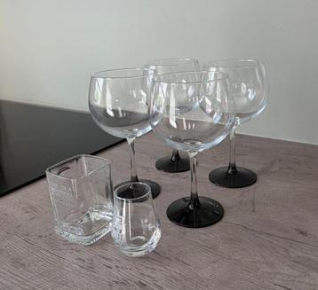 Diverse glazen voor cocktails