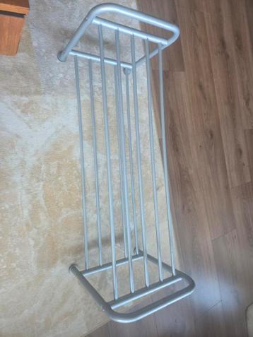 Praktisch schoenenrek van metaal