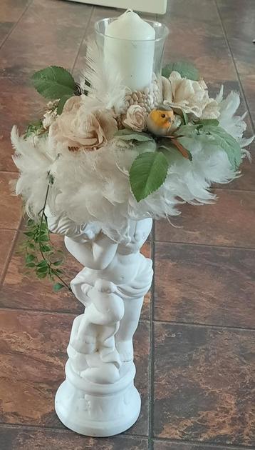 Decoratieve Kandelaar met Engelenbeeld en Bloemen