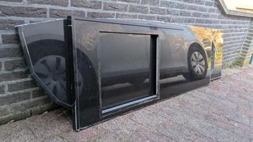 Massief natuurstenen werkblad, zwart glanzend.