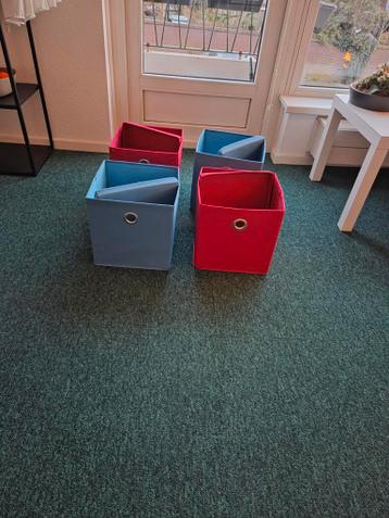 4 bakken, rood en blauw