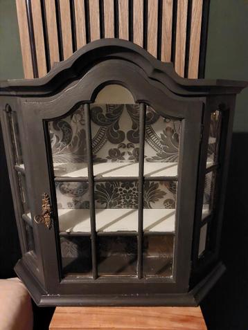Vitrinekastje