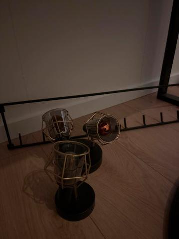 Twee wandlampen en een kapstok (gratis)