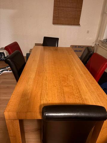 Gratis eetkamer tafel inclusief stoelen