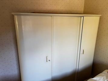 Vintage kledingkast met hang- en leggedeelte