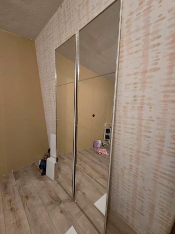 Twee kastspiegels gratis. Geen barsten, in goede staat.