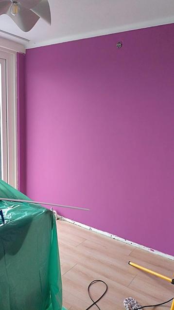 2 potten verf. Zie fotos voor kleur