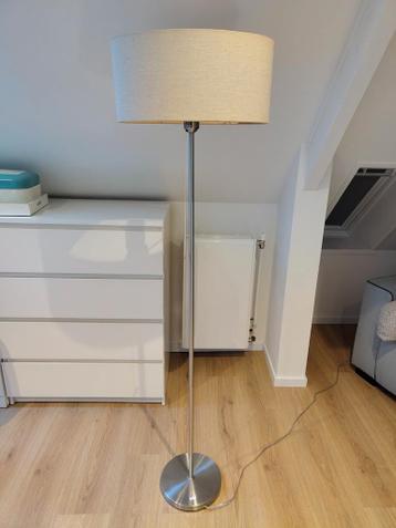 Gratis Vloerlamp met stoffen kap (excl. gloeilamp)