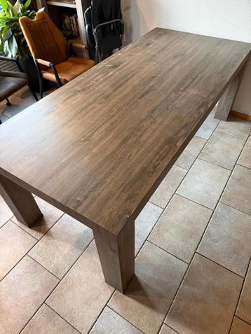 Gratis af te halen: Ruime eetkamertafel in Valkenswaard