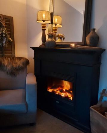 Gratis af te halen! Zwarte elektrische schouw met sfeerhaard