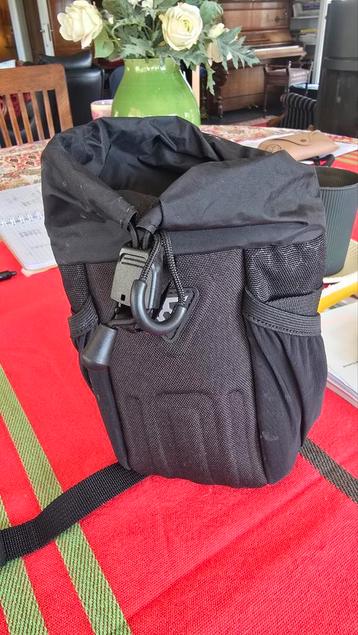 Gezocht: nette Toppeak fuel tank (rond met trekkoord)