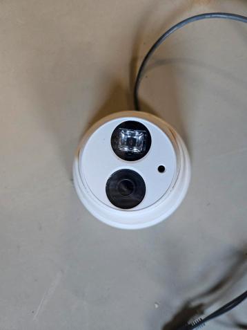 2 Hikvision camera's wit met coax aansluiting