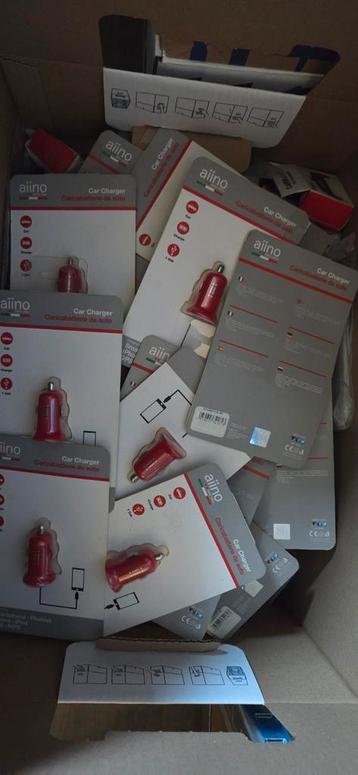 2 verhuisdozen met telefoon accessoires